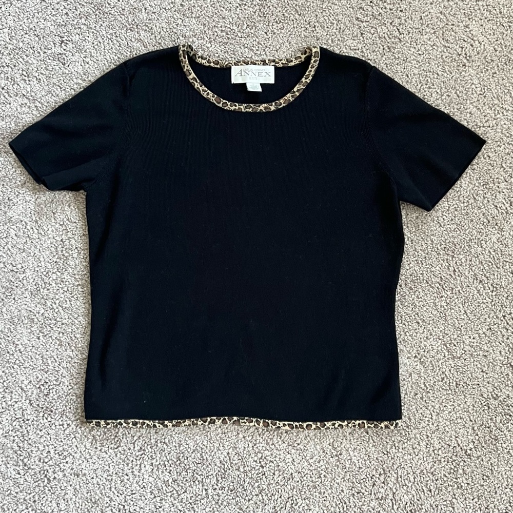 🚨 Price Drop 🚨 Short, sleeved sweater